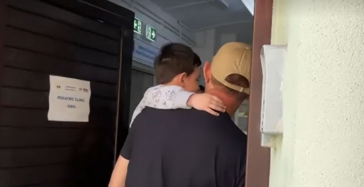 Alex baietelul de 5 ani care a disparut timp de aproape doua zile in padure a fost externat Ce dorinta a exprimat la iesirea din spital