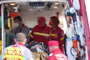 Ambii militari raniti in urma exploziei de la Botosani au suferit arsuri la cailor respiratorii si vor fi tratati in Belgia