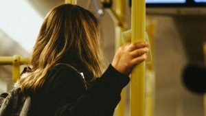 Barbat de 91 de ani retinut pentru agresiune sexuala asupra a doua fete in Sectorul 6