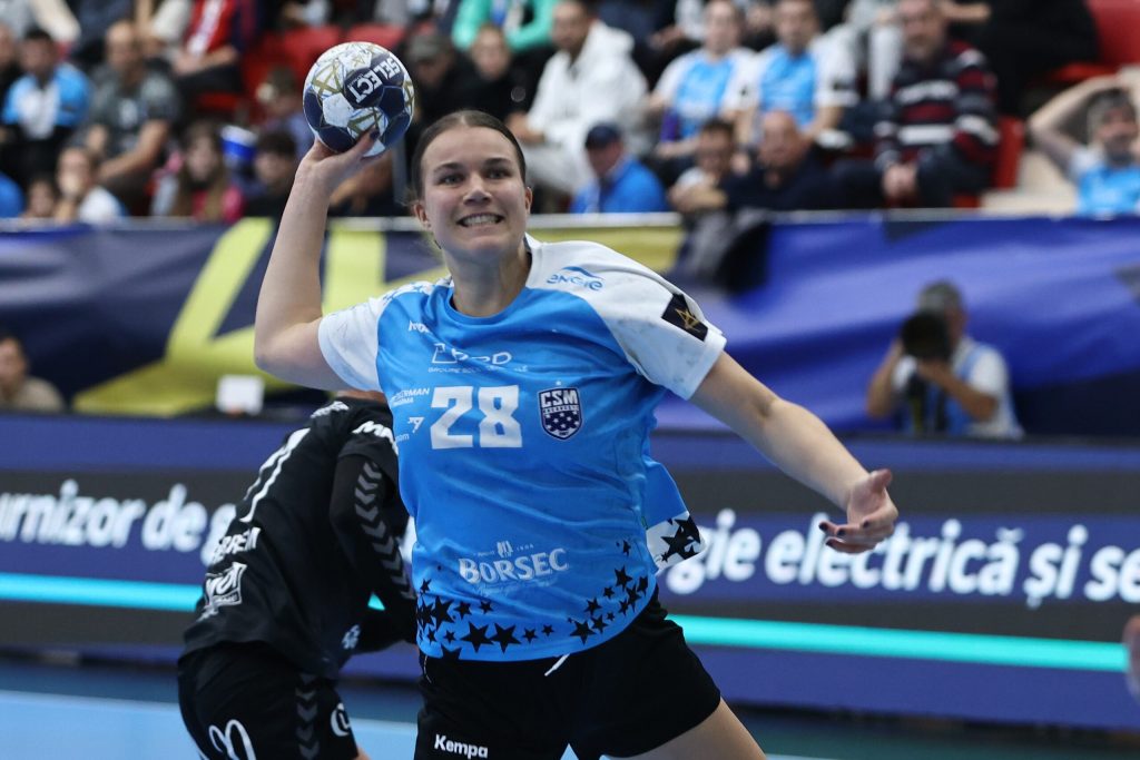 CSM Bucuresti invinge echipa de pe ultima pozitie si revine pe primul loc in Liga Florilor la handbal feminin