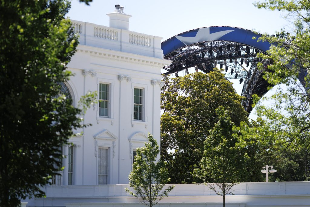 Casa Alba se transforma intr un ring UFC Trump organizeaza un eveniment fara precedent pe peluza sudica