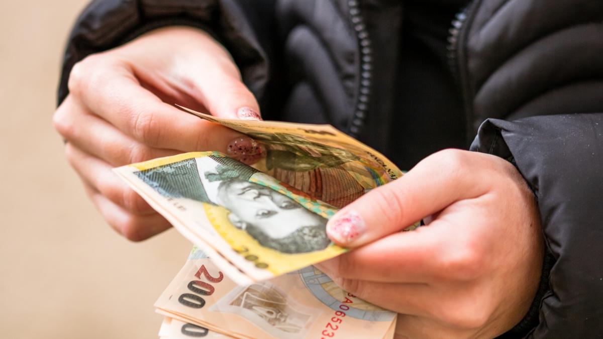 Cati romani au beneficiat de pensii speciale in martie 2026 Numarul acestora a crescut comparativ cu februarie