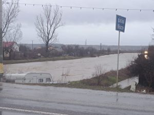 Cod galben de inundatii pe rauri in 18 judete