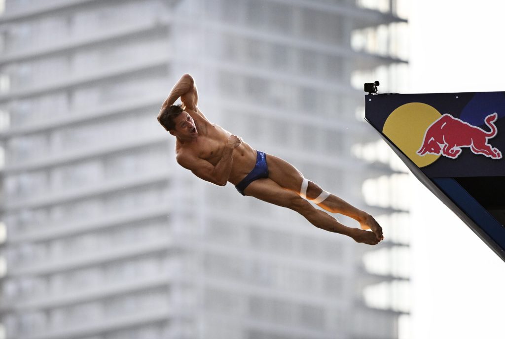 Constantin Popovici cel mai bun sportiv din Europa in 2025 la sarituri in apa de la mare inaltime revine in competitie la Cupa Mondiala