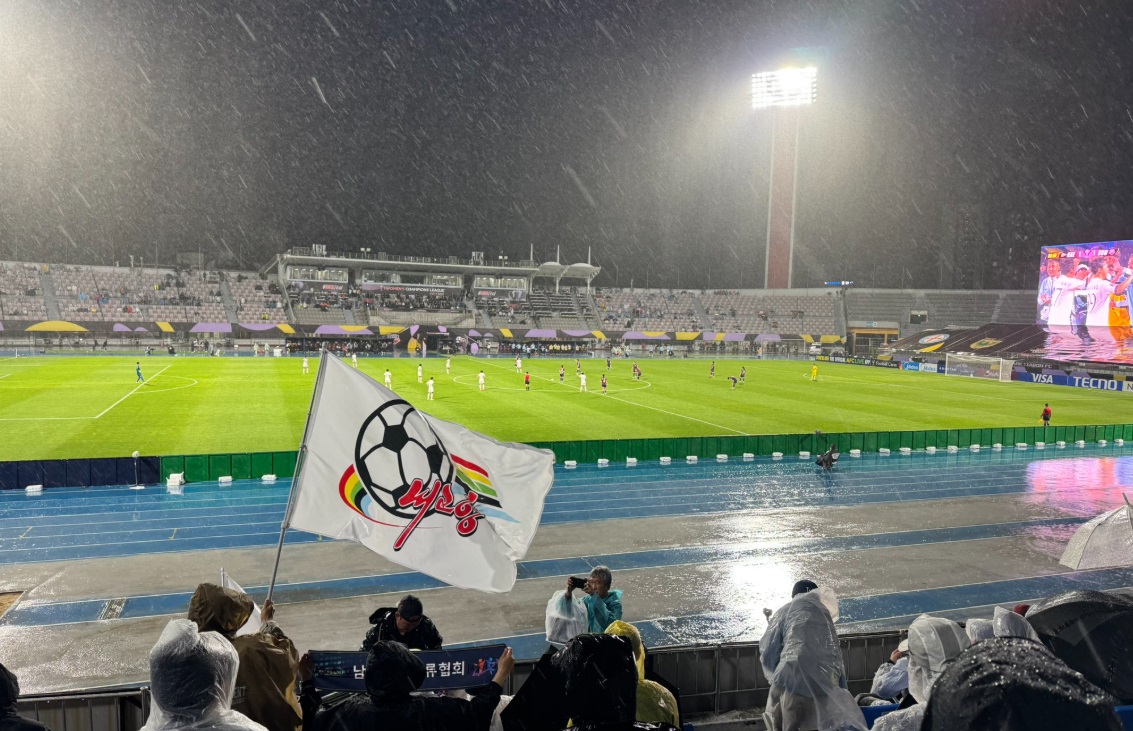 Coreea de Nord a invins Coreea de Sud la fotbal feminin Reactiile fanilor au surprins presa internationala