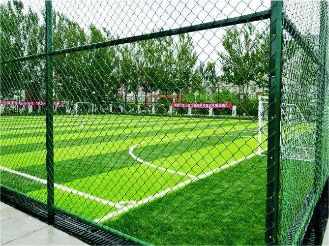 Coșmarul de luni seară pe o stradă din Cluj: O echipă de fotbal țipă pe terenul sintetic până târziu, iar vecinii sunt la capătul răbdării. 2 Cosmarul de luni seara pe o strada din Cluj O echipa de fotbal tipare pe terenul sintetic pana tarziu iar vecinii sunt la capatul rabdarii