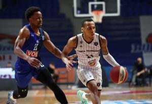 Daron Russell coordonatorul echipei U BT Cluj Napoca lider la pase decisive in etapa a 2 a a sferturilor de finala din Liga Adriatica
