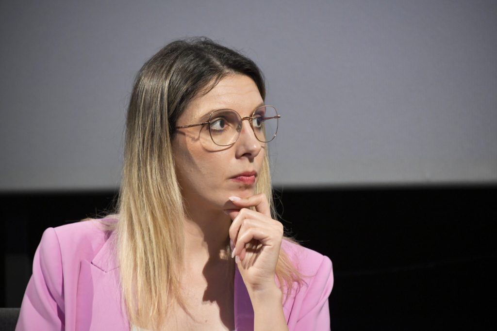 Diana Buzoianu contestă protestul de la Apele Române: „Este organizat de un sindicat ce reprezintă doar 30% din angajați. Nu vom putea să majorăm salariile pentru mii de oameni." 3 Diana Buzoianu contesta protestul de la Apele Romane este organizat de un sindicat ce reprezinta doar 30 din angajati Nu vom putea sa majoram salariile pentru mii de oameni
