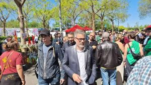 Dispari trdtor nenorocit Prim secretarul Partidului Socialist din Frana atacat cu fin