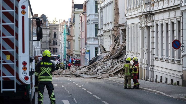 Doua romance disparute in urma exploziei si prabusirii unei cladiri in Germania