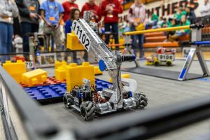 Elevii unui liceu din Cluj pleaca sa conquere Europa in domeniul roboticii CJ Cluj le ofera 113000 de lei pentru competitia din Olanda