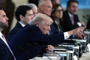 ExxonMobil si Chevron se opun presiunii lui Trump de a mari productia de petrol