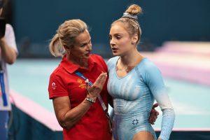 Federatia Romana de Gimnastica o suspenda temporar pe Camelia Voinea din cauza acuzatiilor de abuz