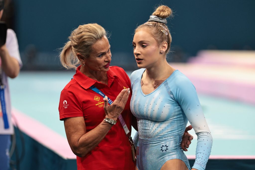 Federația Română de Gimnastică o suspendă temporar pe Camelia Voinea din cauza acuzațiilor de abuz. 2 Federatia Romana de Gimnastica o suspenda temporar pe Camelia Voinea din cauza acuzatiilor de abuz