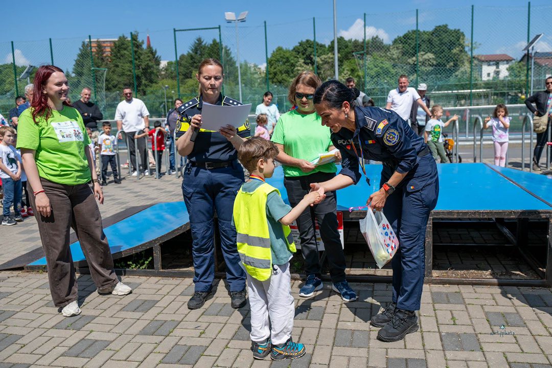 Finala plina de emotii la Cluj 150 de prescolari din Cluj s au luptat pe pista pentru titlul de cel mai bun mic participant la trafic