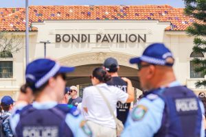 Fotograf acuzat de furtisag de echipament de la o victima a atentatului de pe plaja Bondi din Australia