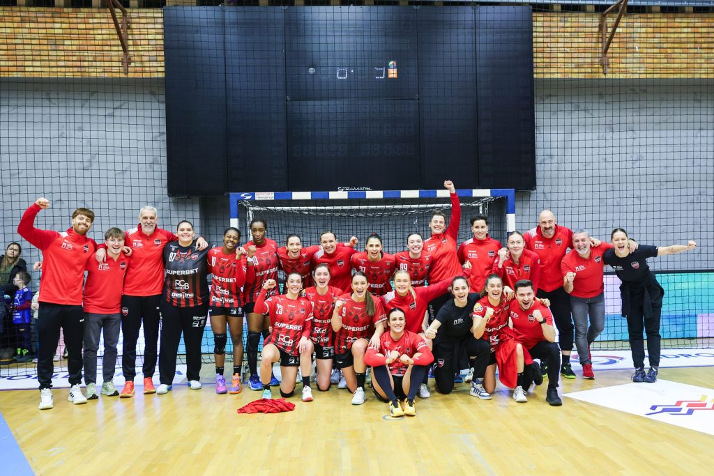Gloria Bistrita invinge Galatiul si devine campioana Romaniei la handbal feminin realizand eventul