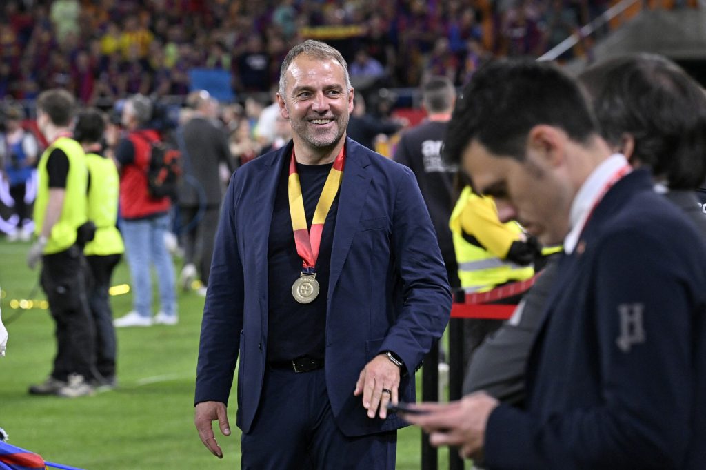 Hansi Flick și-a prelungit contractul cu Barcelona până în 2028. 3 Hansi Flick si a prelungit contractul cu Barcelona pana in 2028