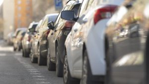 Incepand de astazi masinile hibrid nu mai au acces la parcarile gratuite din Bucuresti Avantajul ramane pentru cei care
