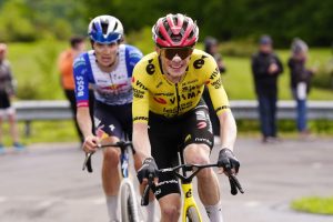 Jonas Vingegaard castiga etapa a 14 a la Giro si preia tricoul roz in solitar
