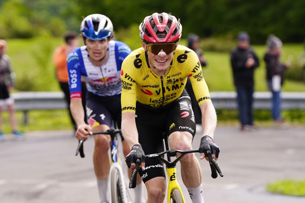 Jonas Vingegaard câștigă etapa a 14-a la Giro și preia tricoul roz în solitar. 2 Jonas Vingegaard castiga etapa a 14 a la Giro si preia tricoul roz in solitar