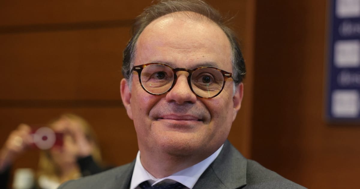Legiuitorii confirma alegera lui Macron in fruntea Bancii Francei