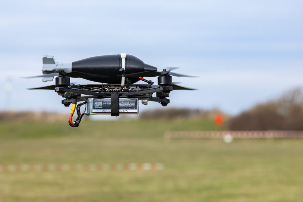 Letonia sugerează că tehnologiile rusești de bruiaj ar fi putut influența devierea dronelor ucrainene prăbușite pe teritoriul său. 2 Letonia sugereaza ca tehnologiile rusesti de brujaj ar fi putut influenta devierea dronelor ucrainene prabusite pe teritoriul sau