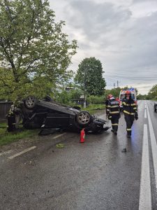 Masina rasturnata in Bacau cinci tineri au fost dusi la spital dupa un accident rutier serios