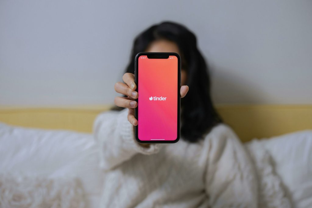 Masura surprinzatoare prin care o tara asiatica incearca sa incurajeze natalitatea ofera bani tinerilor pentru a folosi aplicatii de dating
