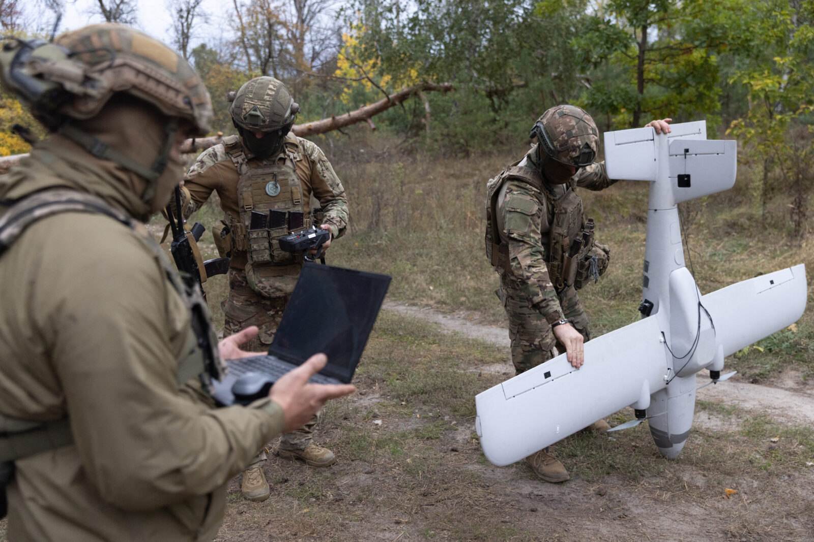 Militari americani au plecat în Ucraina pentru a învăța utilizarea dronelor în timpul conflictului. 2 Militari americani au plecat in Ucraina pentru a invata utilizarea dronelor in timpul conflictului