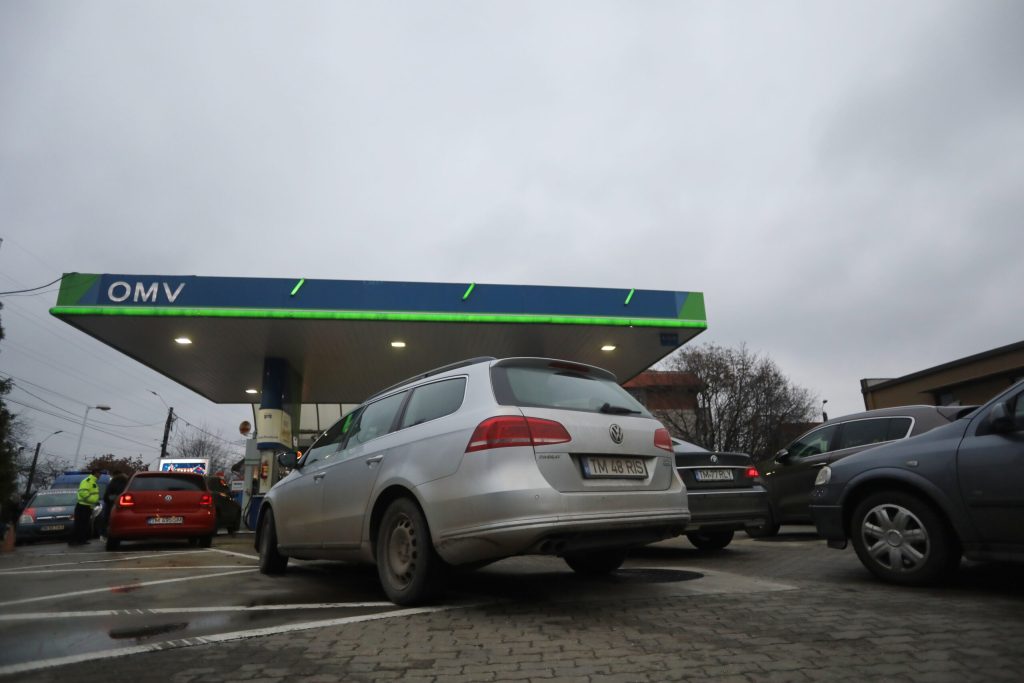 Motorina mai scumpa pe drumul spre mare soferii platesc mai mult pe Autostrada Soarelui decat in alte orase din tara