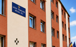 O scoala speciala din judetul Cluj va primi o gradina senzoriala panouri solare si o curte noua CJ Cluj aloca 26 milioane de lei pentru 200 de copii