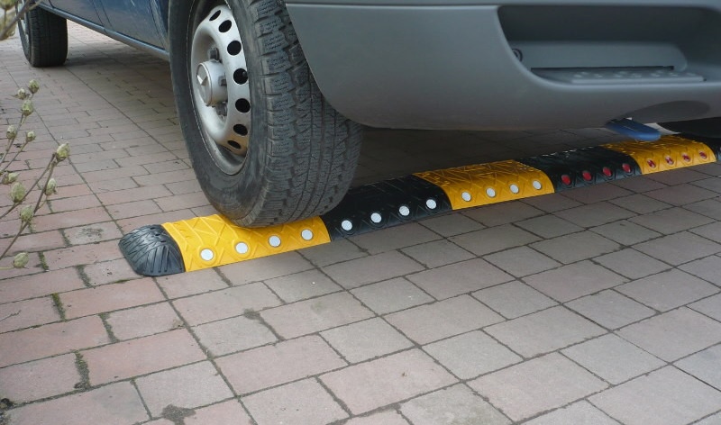 O strada din Cluj a devenit un cosmar pentru locuitori din cauza vitezei excesive La o fractiune de secunda s a evitat o coliziune frontala