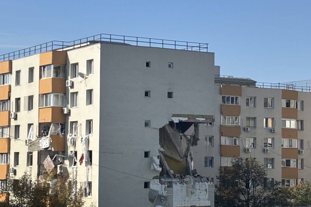 Patru persoane și trei firme, investigate în legătură cu explozia de pe strada Rahova. 2 Patru persoane si trei firme investigate in legatura cu explozia de pe strada Rahova