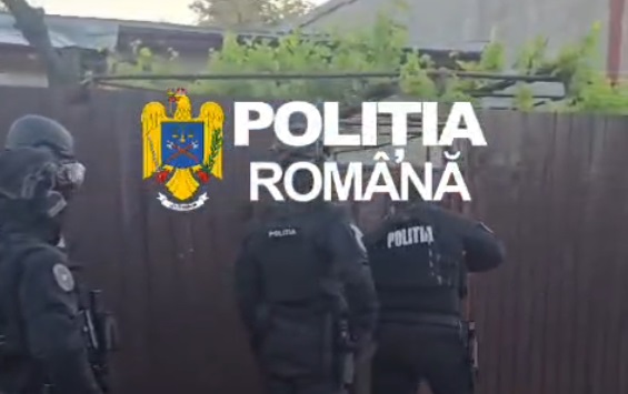 Perchezitii in Bucuresti si trei judete dupa atacul asupra Macelarului lui Bebino Politistii au confiscat arme si obiecte periculoase