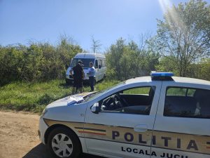 Prinsi cu sacii in carca Doi barbati din judetul Cluj amendati cu cate 10000 de lei pentru aruncarea ilegala a deseurilor intr o comuna