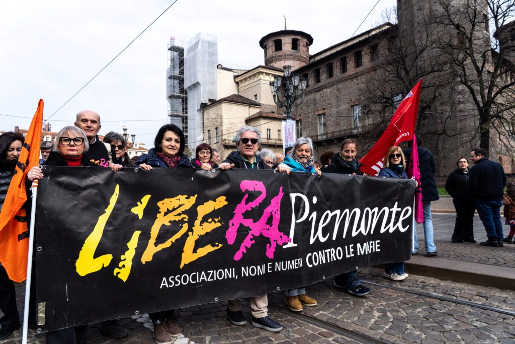 Raport alarmant: mafia cauzează la fel de multe victime ca războaiele 2 Raport alarmant mafia cauzeaza la fel de multe victime ca razboaiele