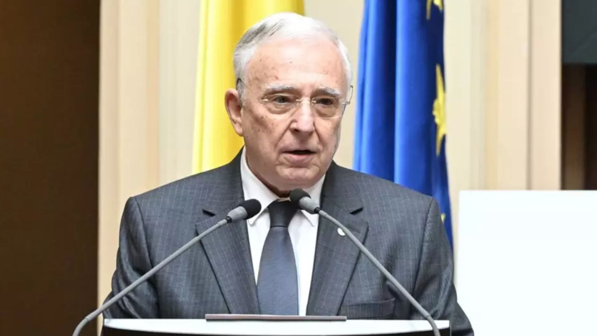 România, la limita prăpastiei. Guvernatorul BNR, Mugur Isărescu, nu vede luminița de la capătul tunelului: „Reduceri de impozite, sub nicio formă” 1 Romnia la limita prapastiei Guvernatorul BNR Mugur Isarescu nu vede luminita de la capatul tunelului Reduceri de impozite sub nicio forma