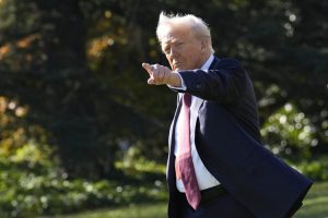 SUA investigheaza tranzactii suspecte de petrol inainte ca Trump sa anunte suspendarea atacurilor impotriva Iranului Cine a beneficiat si care este suma obtinuta