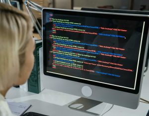 Salarii de un milion de dolari pe an si bonusuri uriase razboiul gigantilor din tehnologie pentru talentele de elita in domeniul inteligentei artificiale