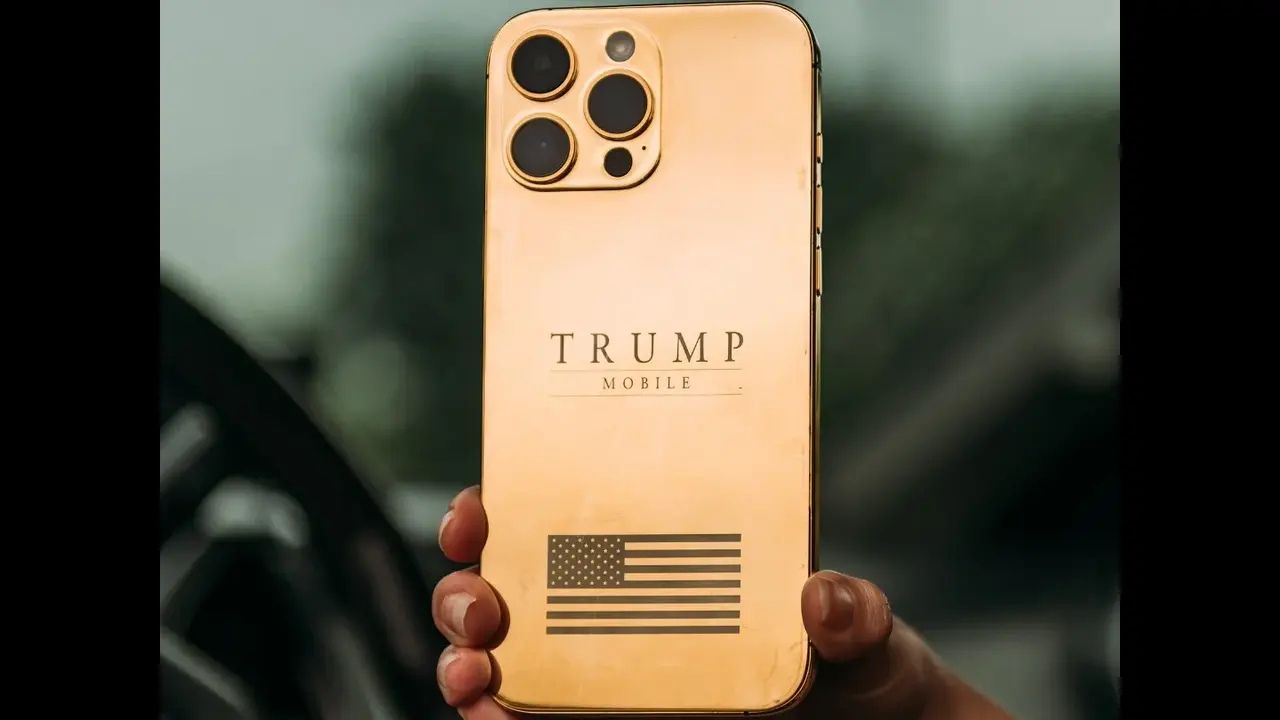 Scandalul telefoanelor aurii ale lui Trump Peste o jumatate de milion de americani au facut comenzi dar de un an nu a fost livrat niciun telefon