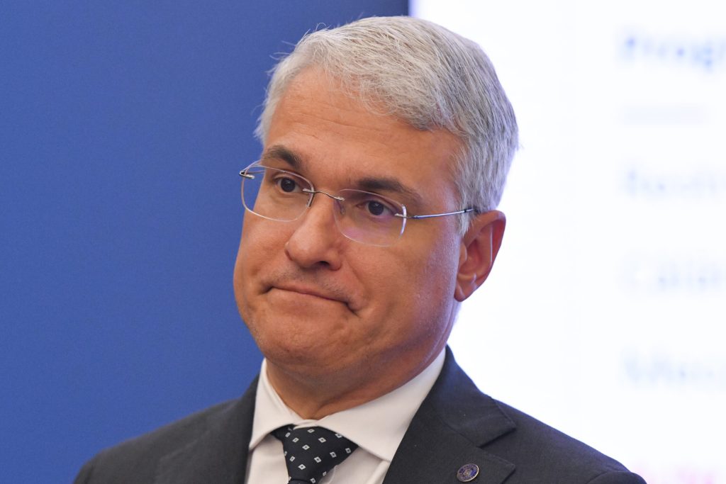 Sindicatele Politistilor cer demisia lui Pislaru Nu cunoaste legislatia sau amesteca lucrurile in mod subversiv
