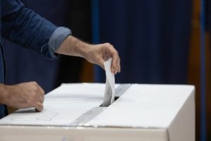 Surpriza in Franta un sfert din alegatori a folosit inteligenta artificiala pentru a si decide votul
