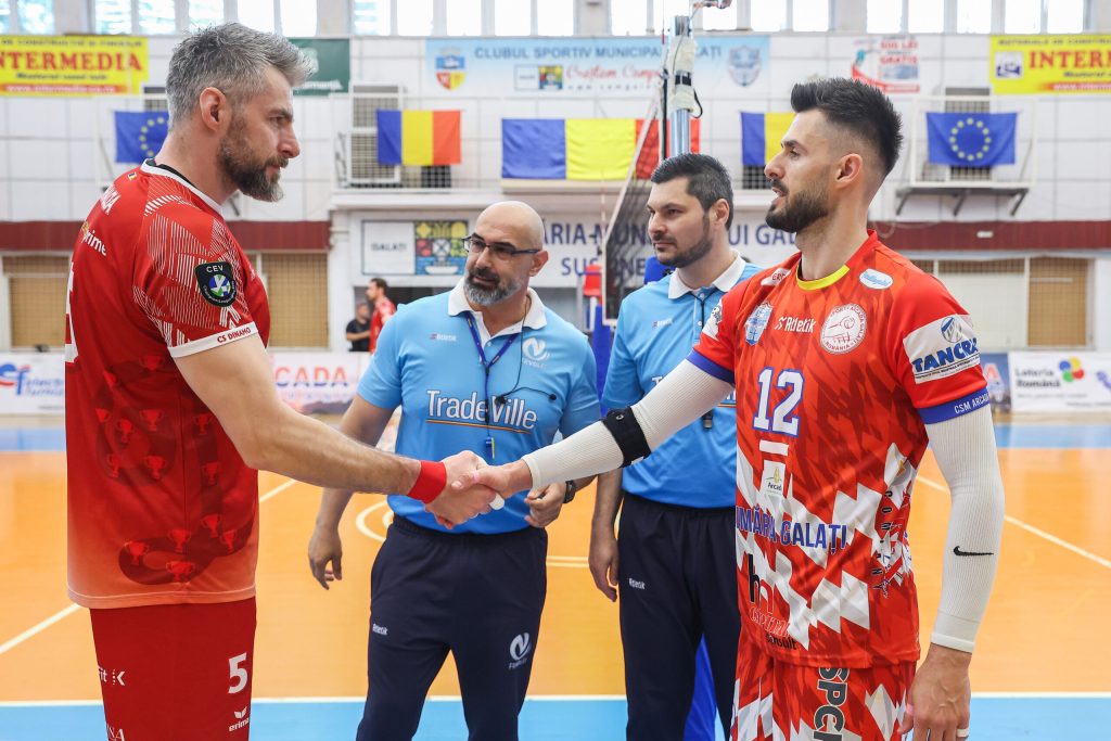 Titlul de campion la volei masculin va fi decis vineri in Capitala Dinamo si Arcada se confrunta in meciul decisiv al finalei