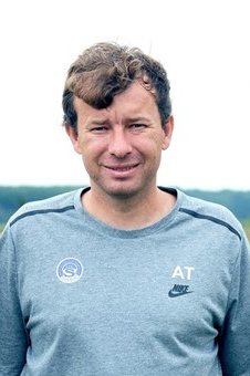 UEFA l-a suspendat pe viață pe antrenorul care filma sportivii cu camere ascunse. Ce au dezvăluit verificările în acest caz. 2 UEFA l a suspendat pe via ta pe antrenorul care filma sportivii cu camere ascunse Ce au dezvaluit verificarile in acest caz