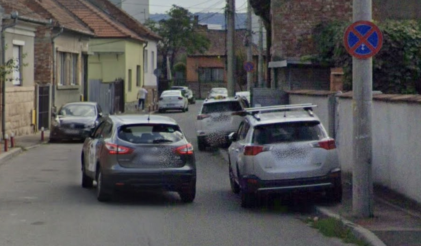 Un clujean nemultumit de haosul de pe o strada din Cluj Napoca Circulatia pe ambele sensuri este practic imposibila Solutia pe care o cere cu urgenta