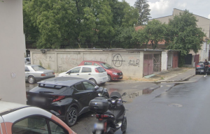 Un indicator a fost distrus intr o furtuna acum un an si nimeni nu l a mai refacut Intersectie periculoasa in Cluj unde soferii sunt redirectionati pe contrasens in fiecare zi
