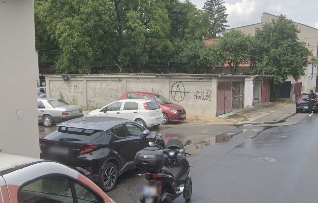 Un indicator a fost distrus intr o furtuna acum un an si nimeni nu l a mai refacut Intersectie periculoasa in Cluj unde soferii sunt redirectionati pe contrasens in fiecare zi