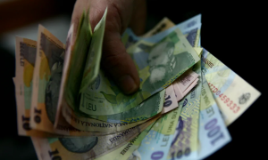 Un proiect initiati de UDMR propune scaderea alocatiei pentru copii la 100 de lei si introducerea unei burse de prezenta de 250 de lei oferita cu anumite conditii