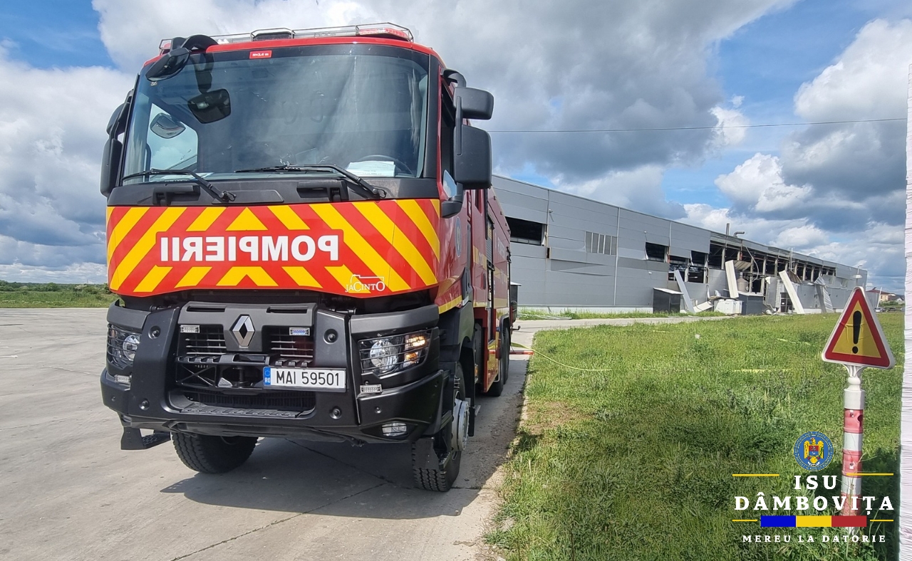 Un rănit și peste 40 de persoane evacuate în urma unei explozii la o fabrică din Târgoviște. 2 Un ranit si peste 40 de persoane evacuate in urma unei explozii la o fabrica din Targoviste